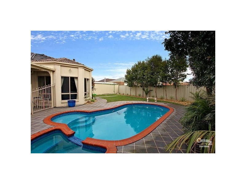 8 Lakes Drive, Craigieburn VIC 3064