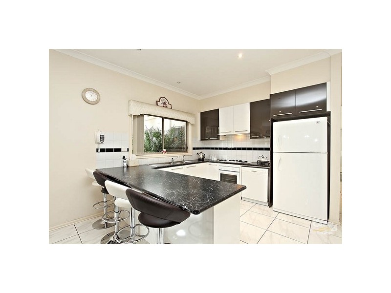 8 Lakes Drive, Craigieburn VIC 3064