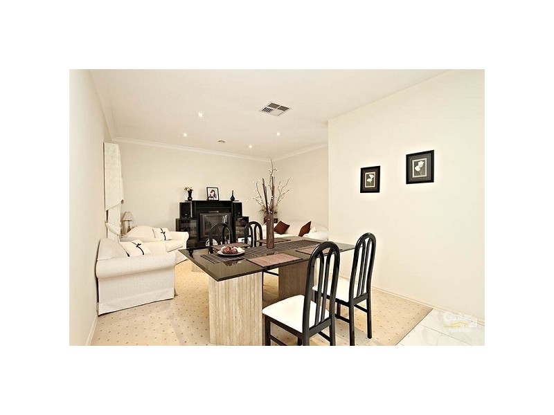 8 Lakes Drive, Craigieburn VIC 3064