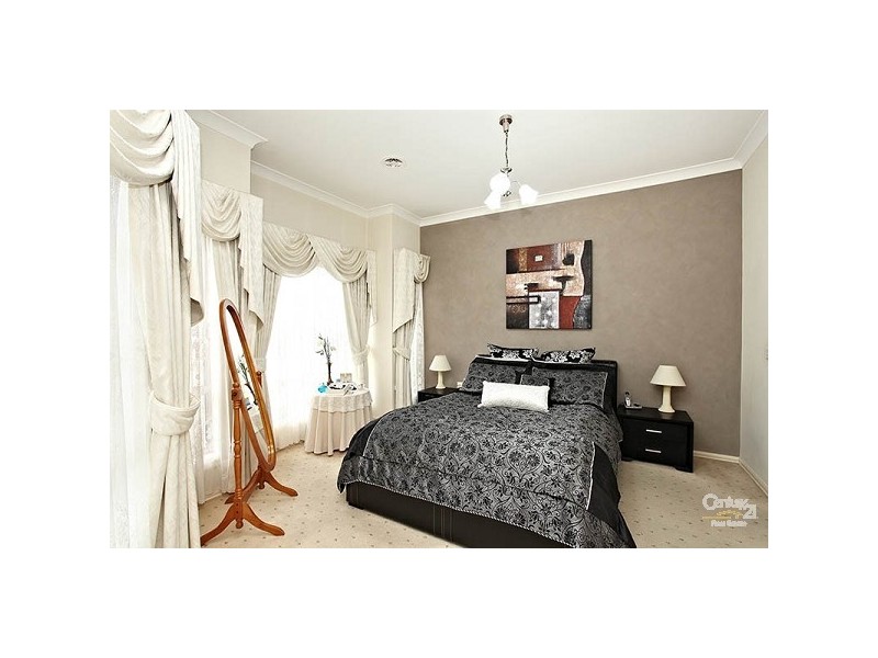 8 Lakes Drive, Craigieburn VIC 3064