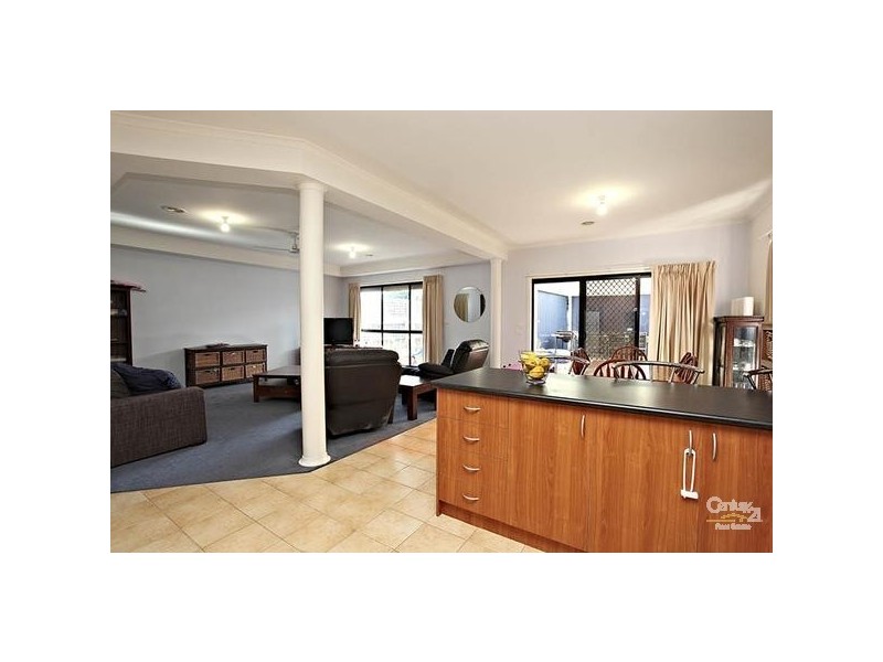 24 Thames Way, Roxburgh Park VIC 3064