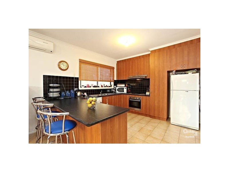 24 Thames Way, Roxburgh Park VIC 3064