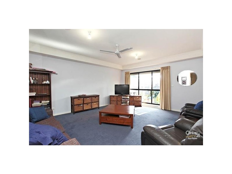 24 Thames Way, Roxburgh Park VIC 3064