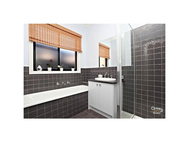 24 Thames Way, Roxburgh Park VIC 3064