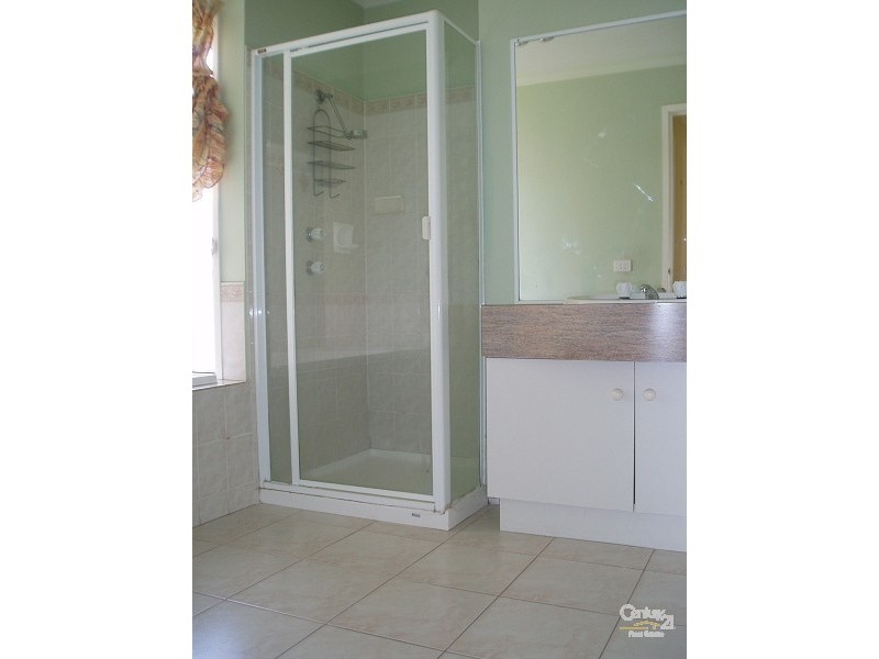 18 Sheridan Way, Roxburgh Park VIC 3064