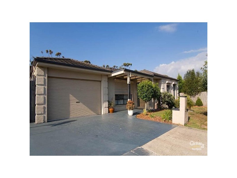 18 Sheridan Way, Roxburgh Park VIC 3064