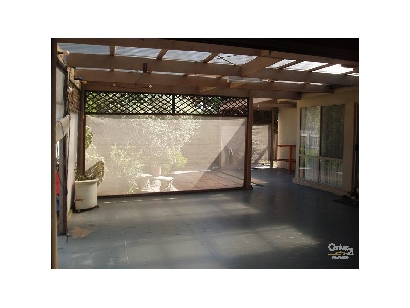 18 Sheridan Way, Roxburgh Park VIC 3064