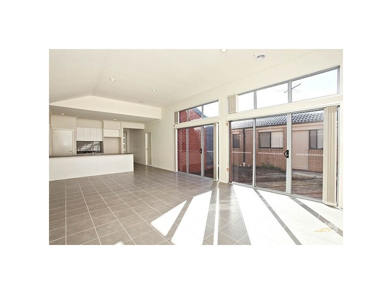 31 Clarendon Ave, Craigieburn VIC 3064