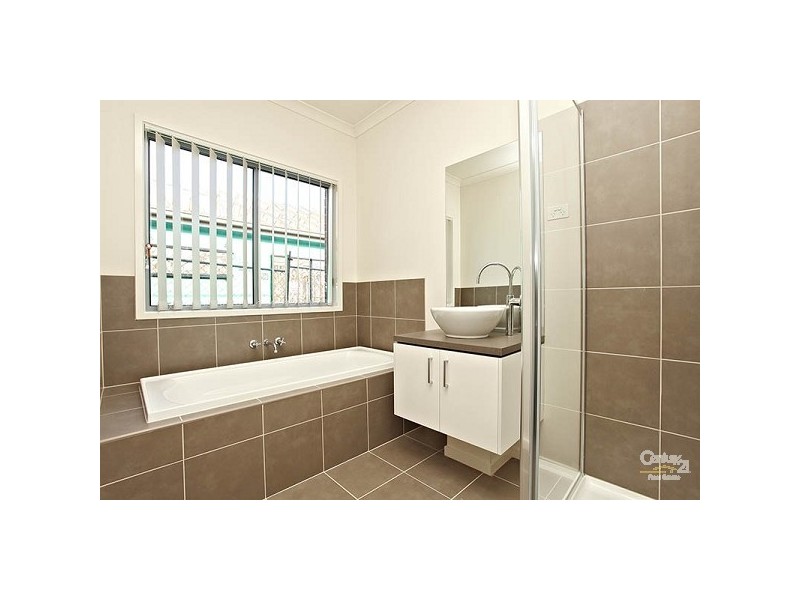 31 Clarendon Ave, Craigieburn VIC 3064