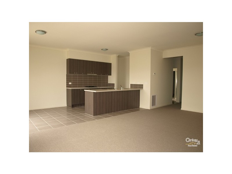 6 Clarendon Avenue, Craigieburn VIC 3064