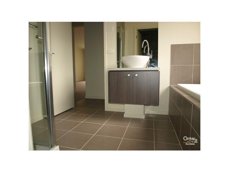 6 Clarendon Avenue, Craigieburn VIC 3064