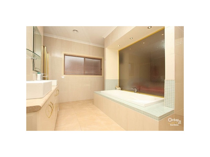 4 Lambie Way, Roxburgh Park VIC 3064