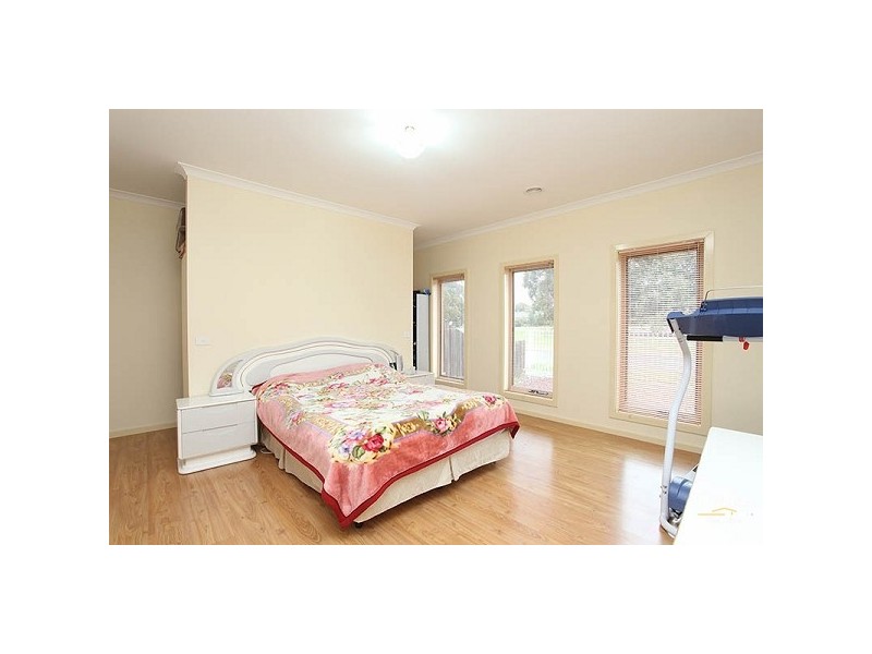 4 Lambie Way, Roxburgh Park VIC 3064