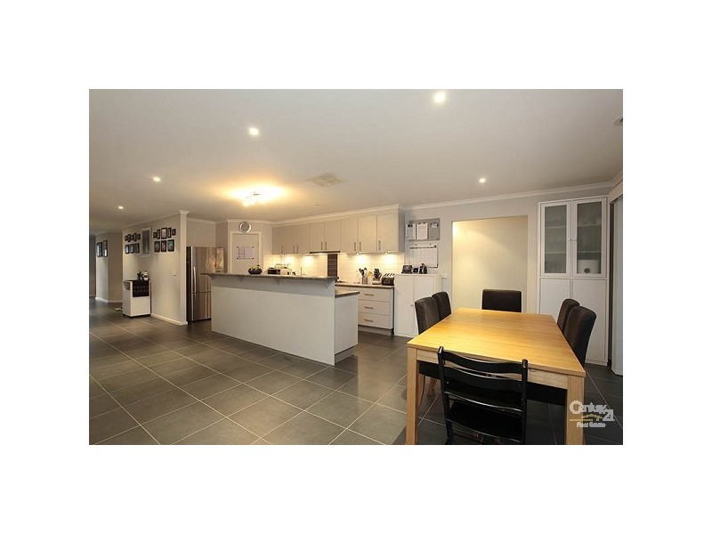 9 Beechworth Ave, Greenvale VIC 3059