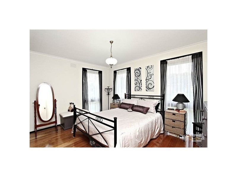 14 Wattleglen Street, Craigieburn VIC 3064