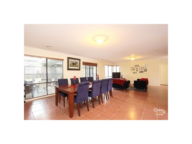 64 Rio Grande Drive, Roxburgh Park VIC 3064