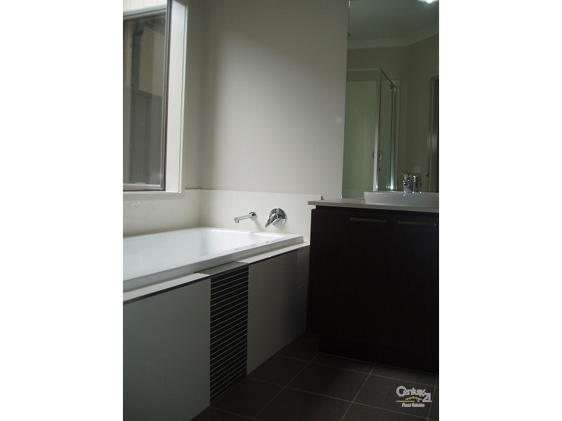 25 Viewside Crescent, Craigieburn VIC 3064