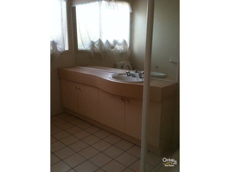 15 Delphinius Crescent, Roxburgh Park VIC 3064