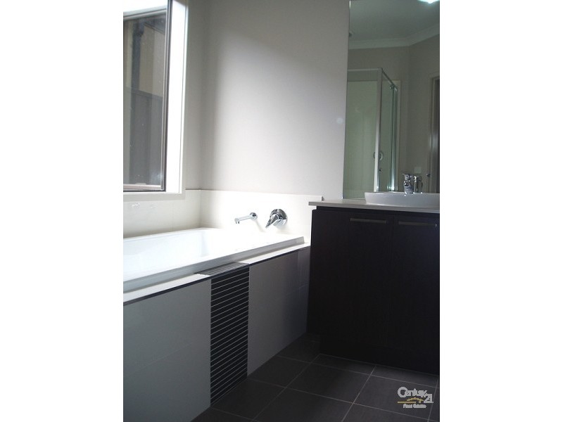 25 Viewside Crescent, Craigieburn VIC 3064