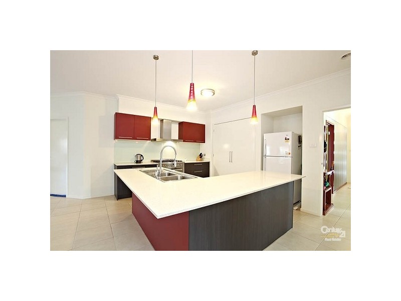 68 Hyde Park Ave, Craigieburn VIC 3064