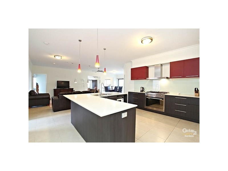 68 Hyde Park Ave, Craigieburn VIC 3064