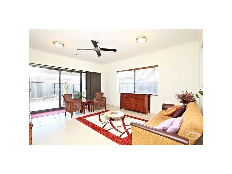 68 Hyde Park Ave, Craigieburn VIC 3064