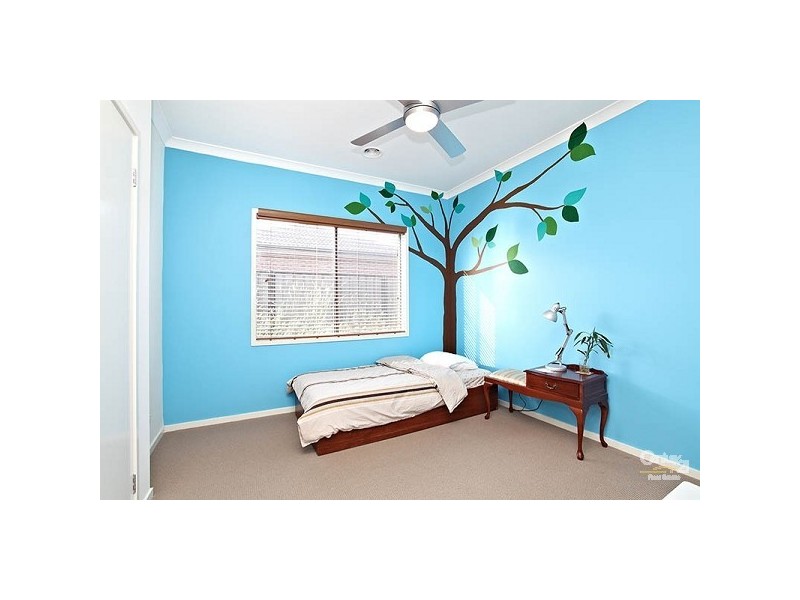 68 Hyde Park Ave, Craigieburn VIC 3064