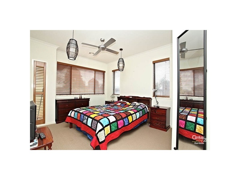 68 Hyde Park Ave, Craigieburn VIC 3064