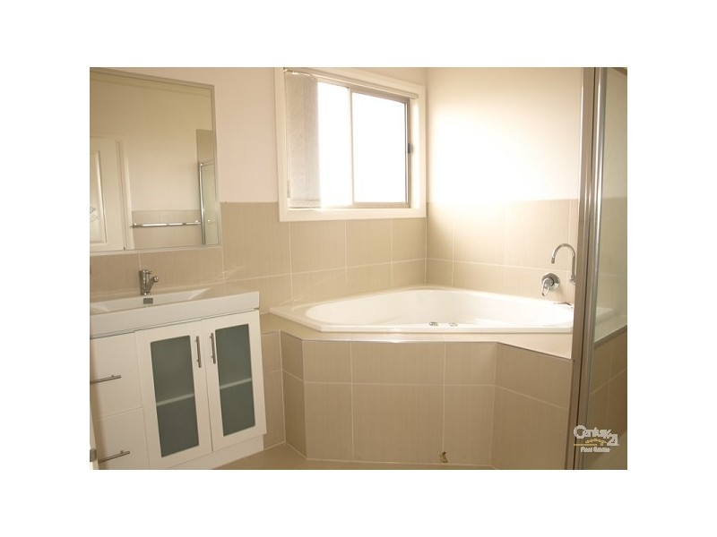 24 Brookvale Court, Roxburgh Park VIC 3064