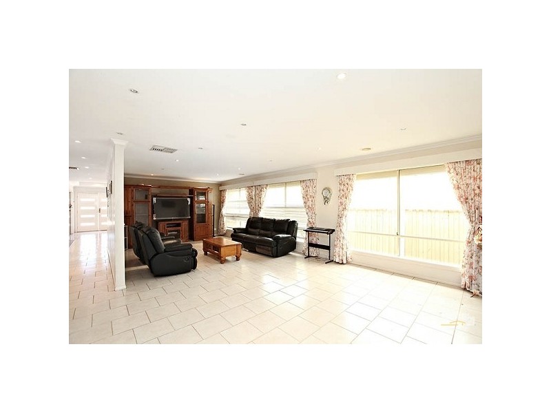 17 Hemsworth Court, Roxburgh Park VIC 3064