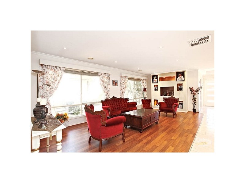 17 Hemsworth Court, Roxburgh Park VIC 3064