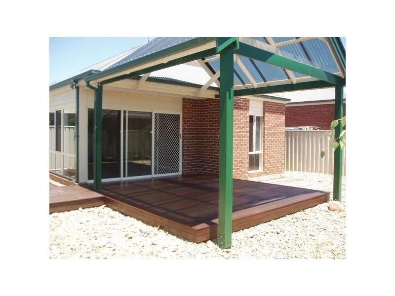 33 Woodlea Crescent, Craigieburn VIC 3064