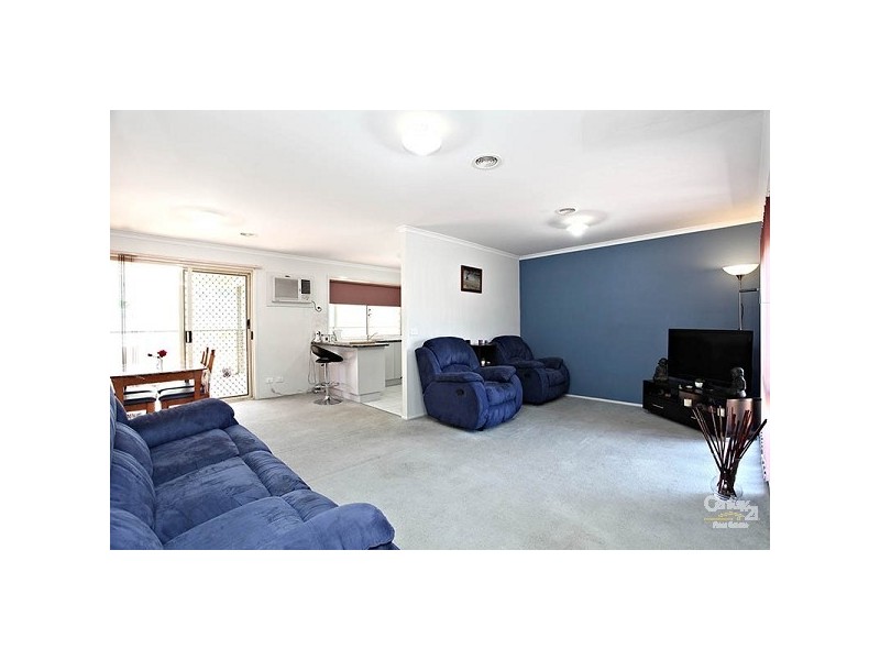 8 Waterford Ave, Craigieburn VIC 3064