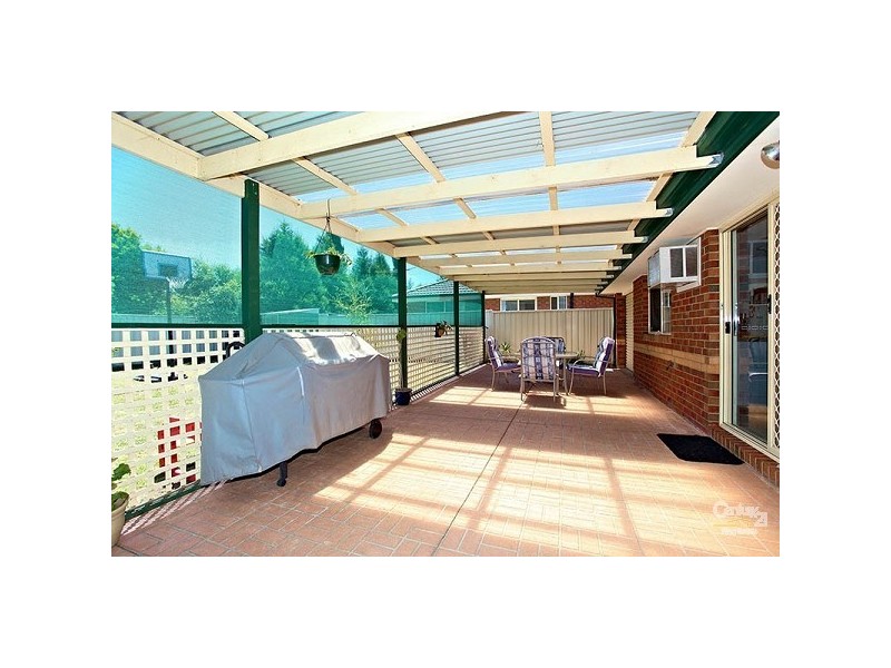 8 Waterford Ave, Craigieburn VIC 3064