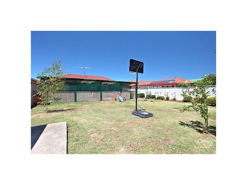 8 Waterford Ave, Craigieburn VIC 3064