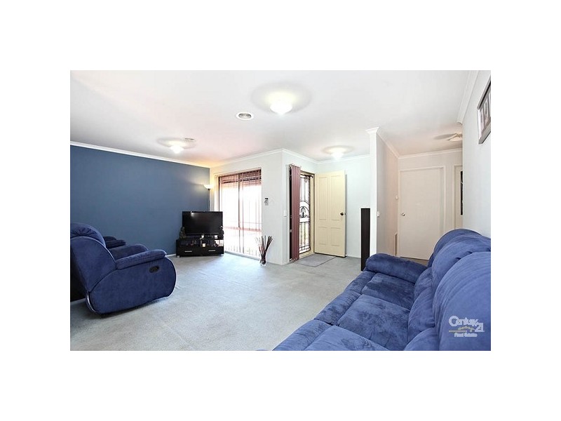 8 Waterford Ave, Craigieburn VIC 3064