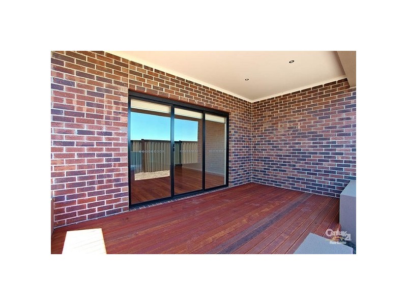 17 Clopton Rise, Craigieburn VIC 3064