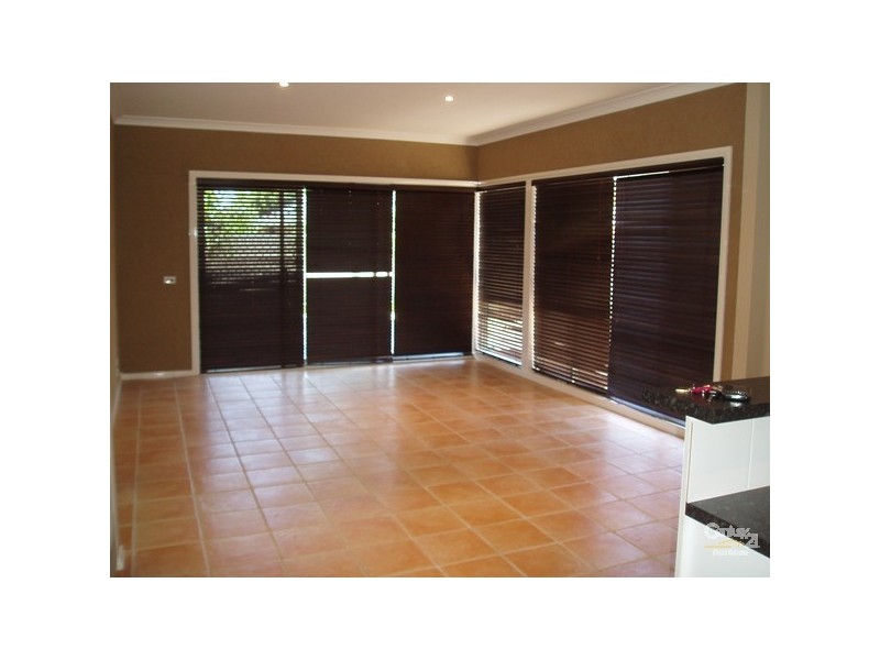 33 Woodlea Crescent, Craigieburn VIC 3064