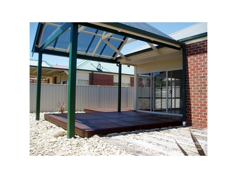 33 Woodlea Crescent, Craigieburn VIC 3064