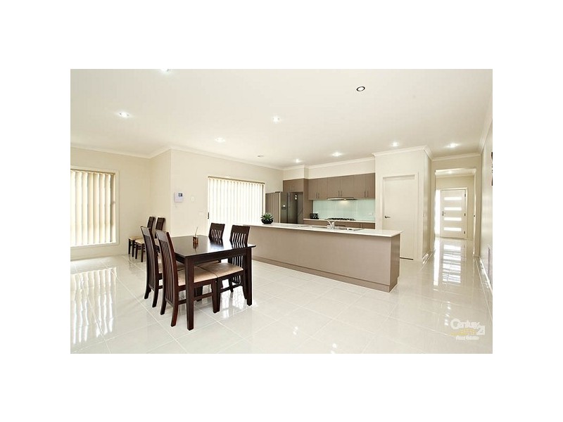 11 Mallard Circuit, Craigieburn VIC 3064