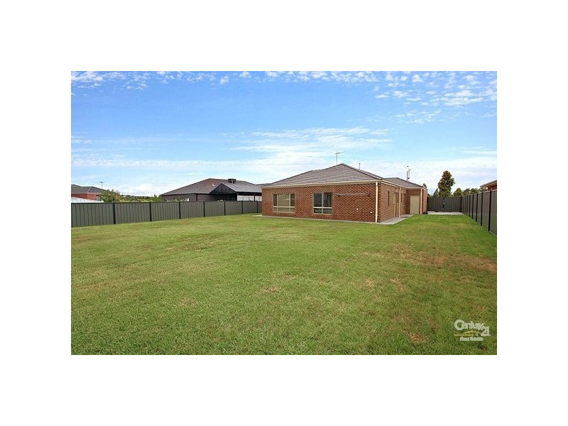11 Mallard Circuit, Craigieburn VIC 3064