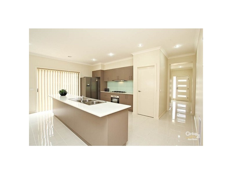 11 Mallard Circuit, Craigieburn VIC 3064