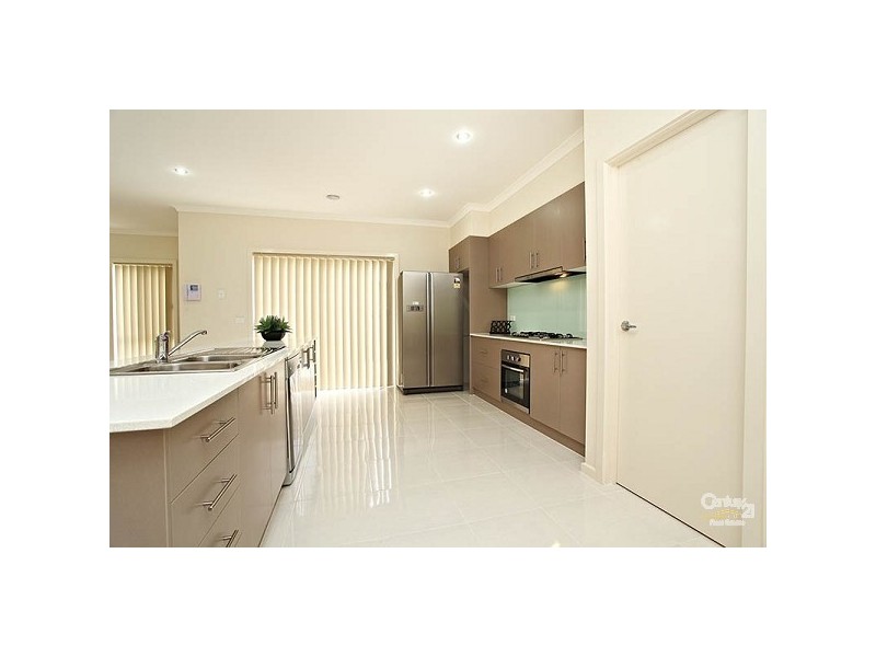 11 Mallard Circuit, Craigieburn VIC 3064