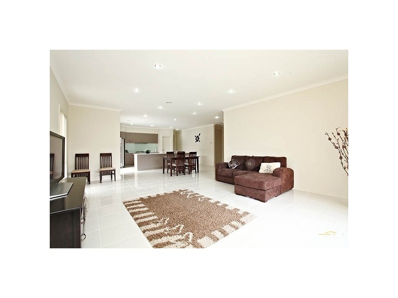 11 Mallard Circuit, Craigieburn VIC 3064