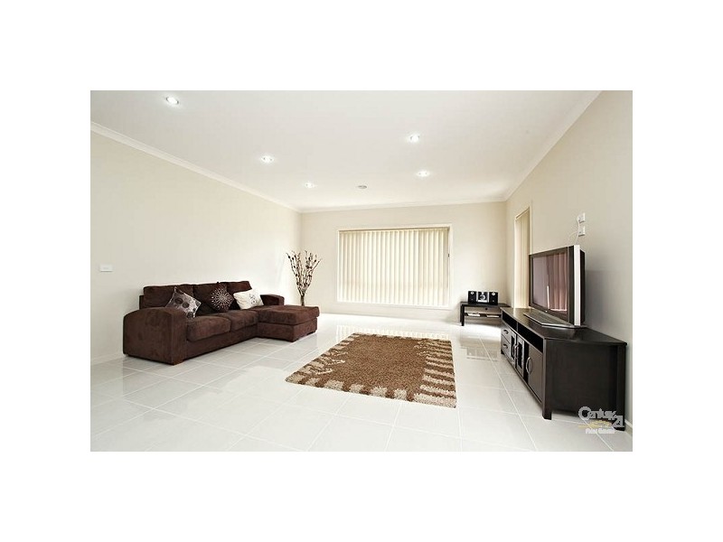 11 Mallard Circuit, Craigieburn VIC 3064