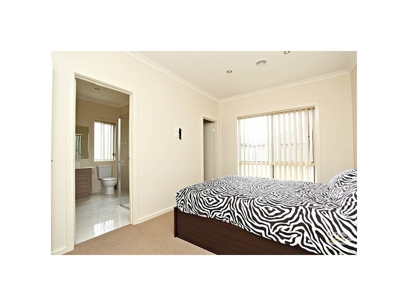 11 Mallard Circuit, Craigieburn VIC 3064