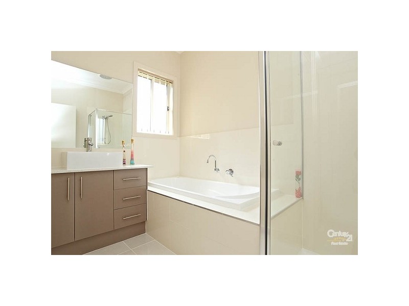 11 Mallard Circuit, Craigieburn VIC 3064