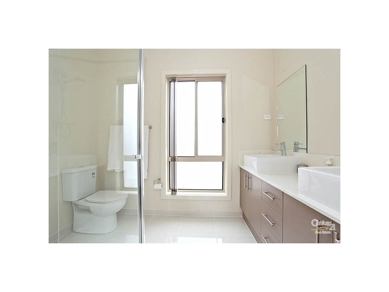 11 Mallard Circuit, Craigieburn VIC 3064