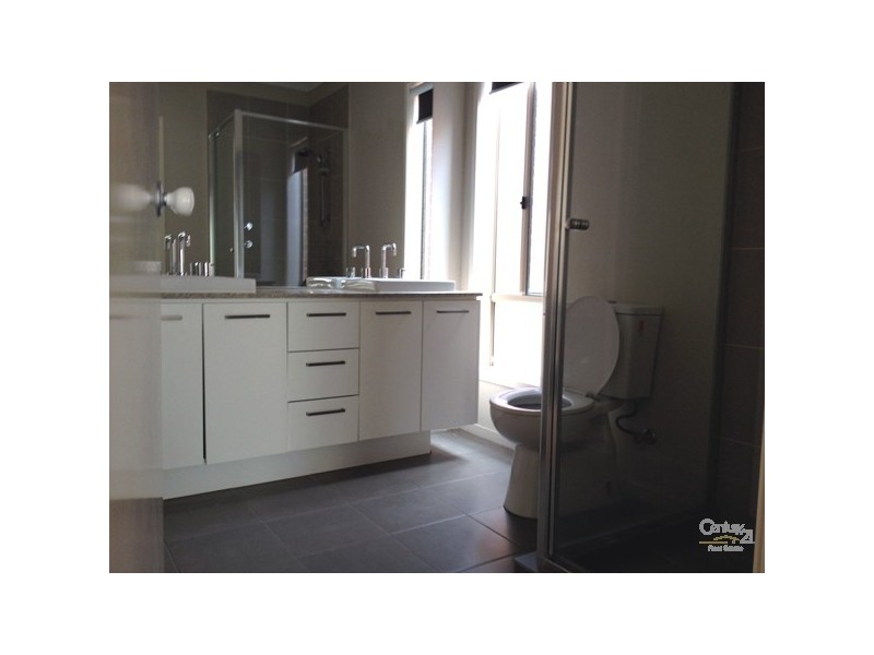 5 Wyperfield Avenue, Craigieburn VIC 3064