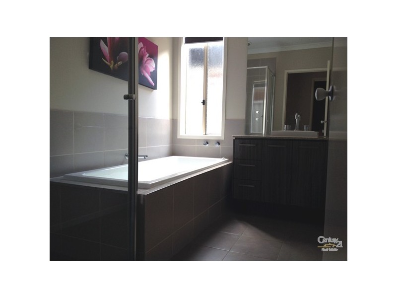 5 Wyperfield Avenue, Craigieburn VIC 3064